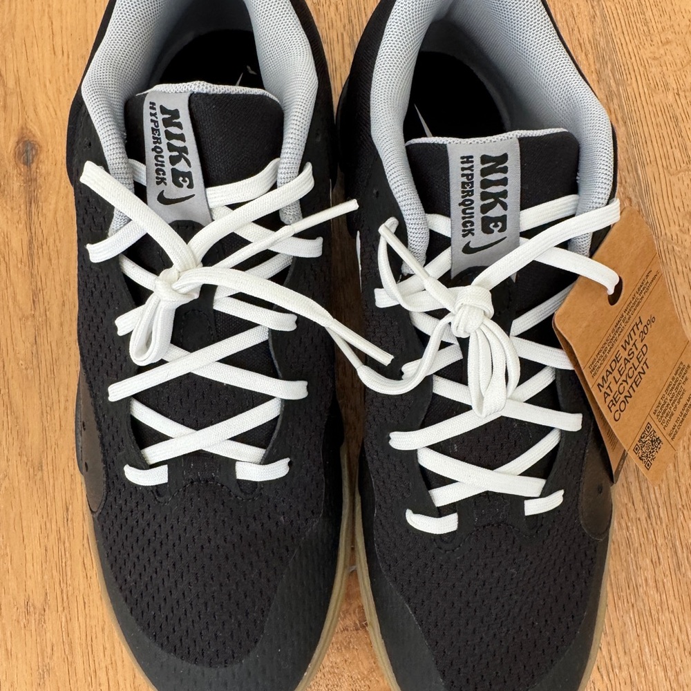 Nike Black and White volleyball court shoes - Picture 2 of 14